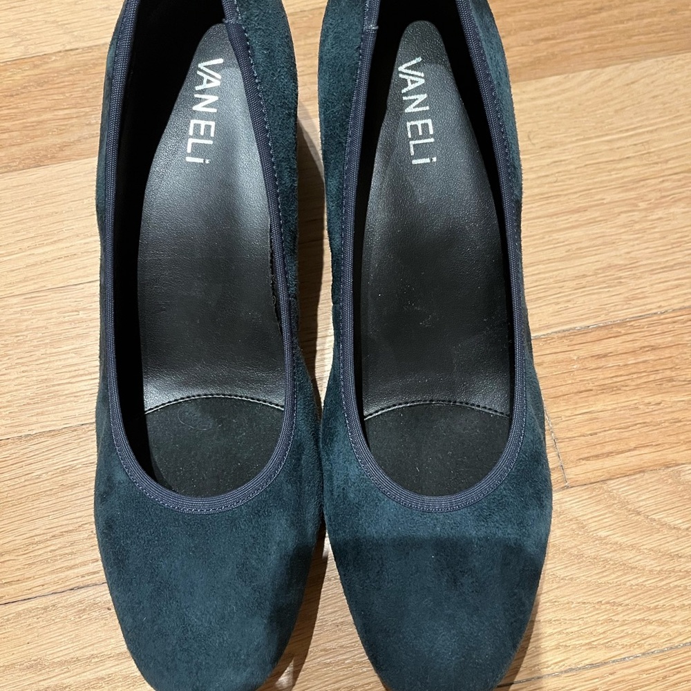Vaneli Women's Navy Suede Block heels NWT